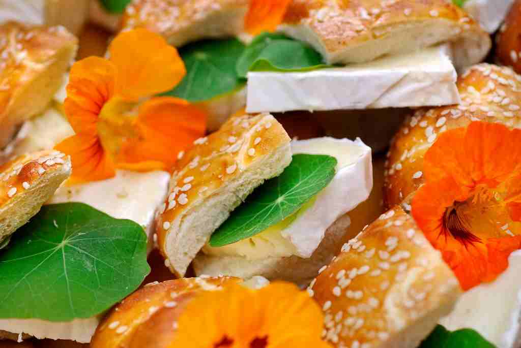 Fingerfood Laugenecke von Catering für Event in Koeln Geburtstag Hochzeit Taufe Kommunion Vernissage Eroeffnung