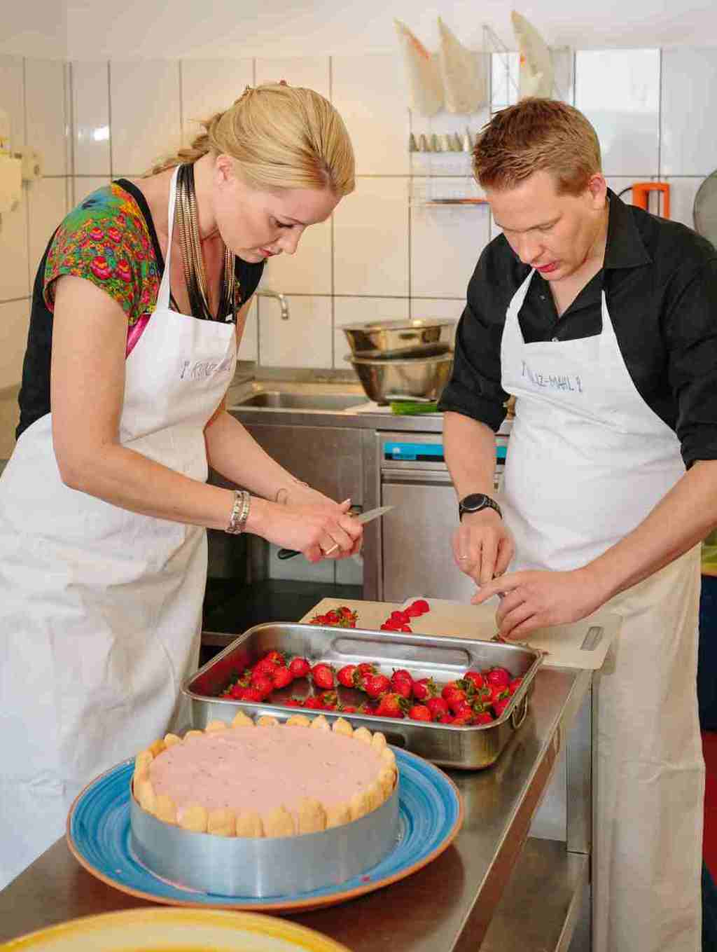 Backen bei einer Kochparty Catering Kunz-Mahl Köln Team building